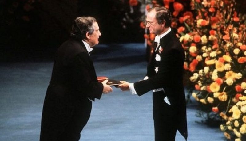 octavio-paz-recibe-el-premio-nobel-de-literatura