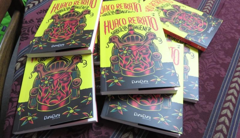 Huaco retrato libros