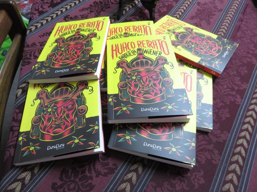 Huaco retrato libros