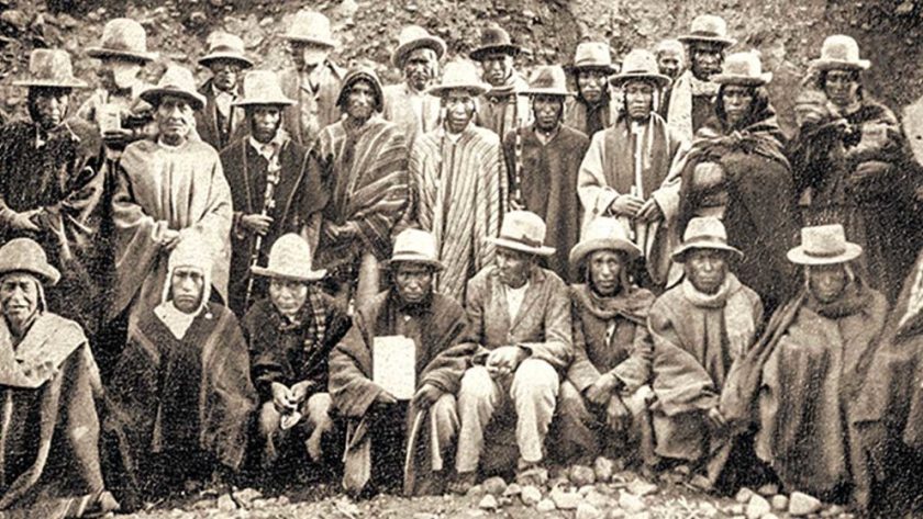 Indígenas en grupo