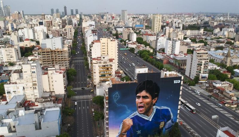 Maradona mural gigante