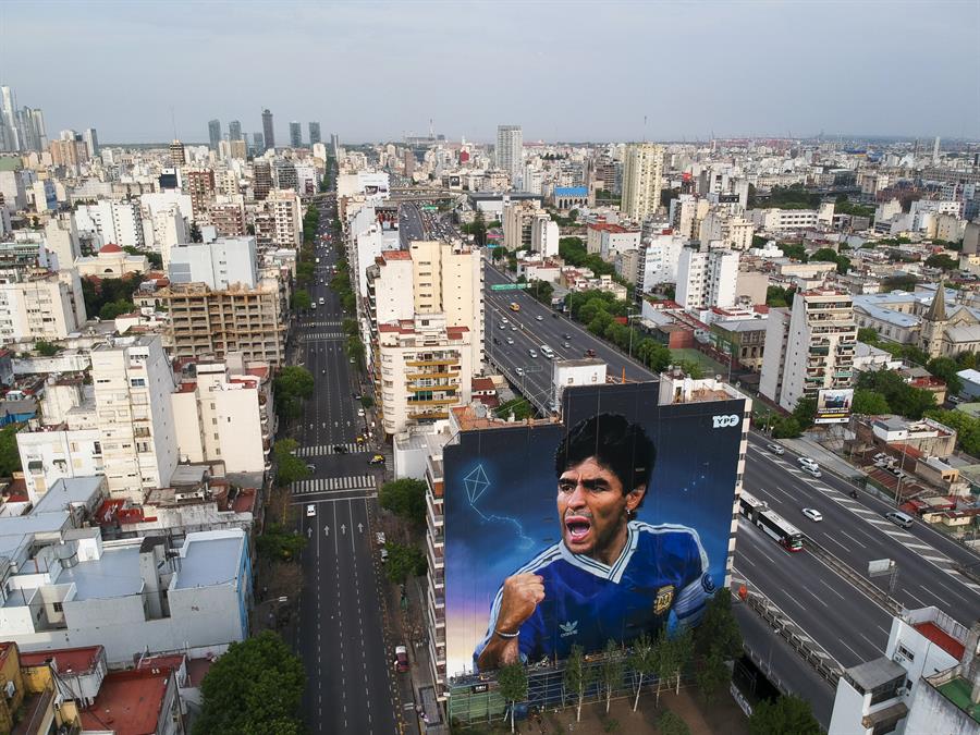 Maradona mural gigante