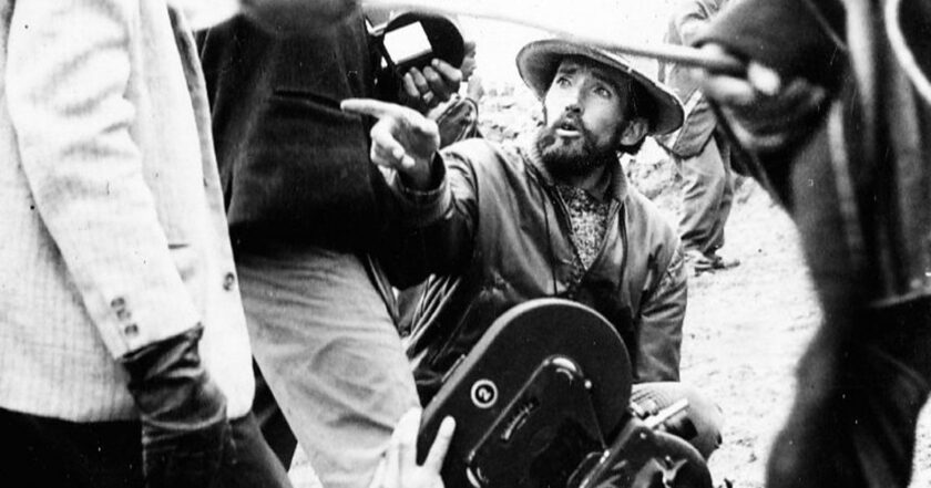 Jorge Sanjinés de joven dirige