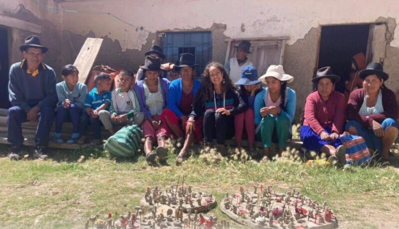 El disco de piedra directora y gente