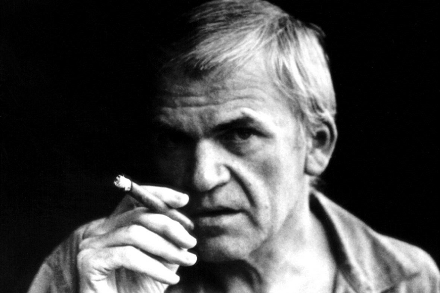 Milan Kundera fuma