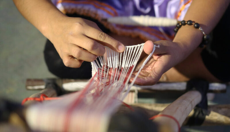 Tejidos manos mujeres