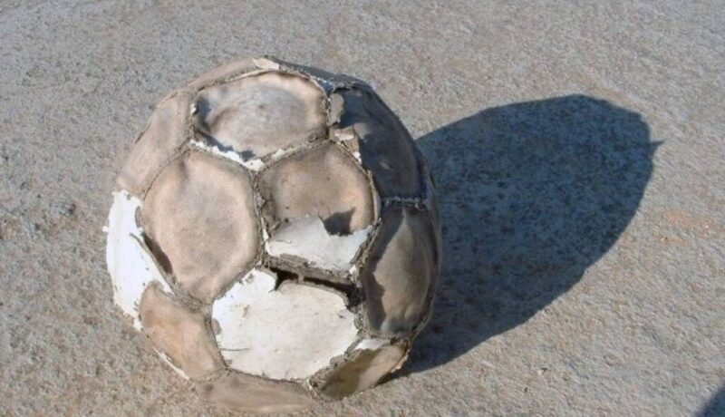 Pelota vieja fútbol