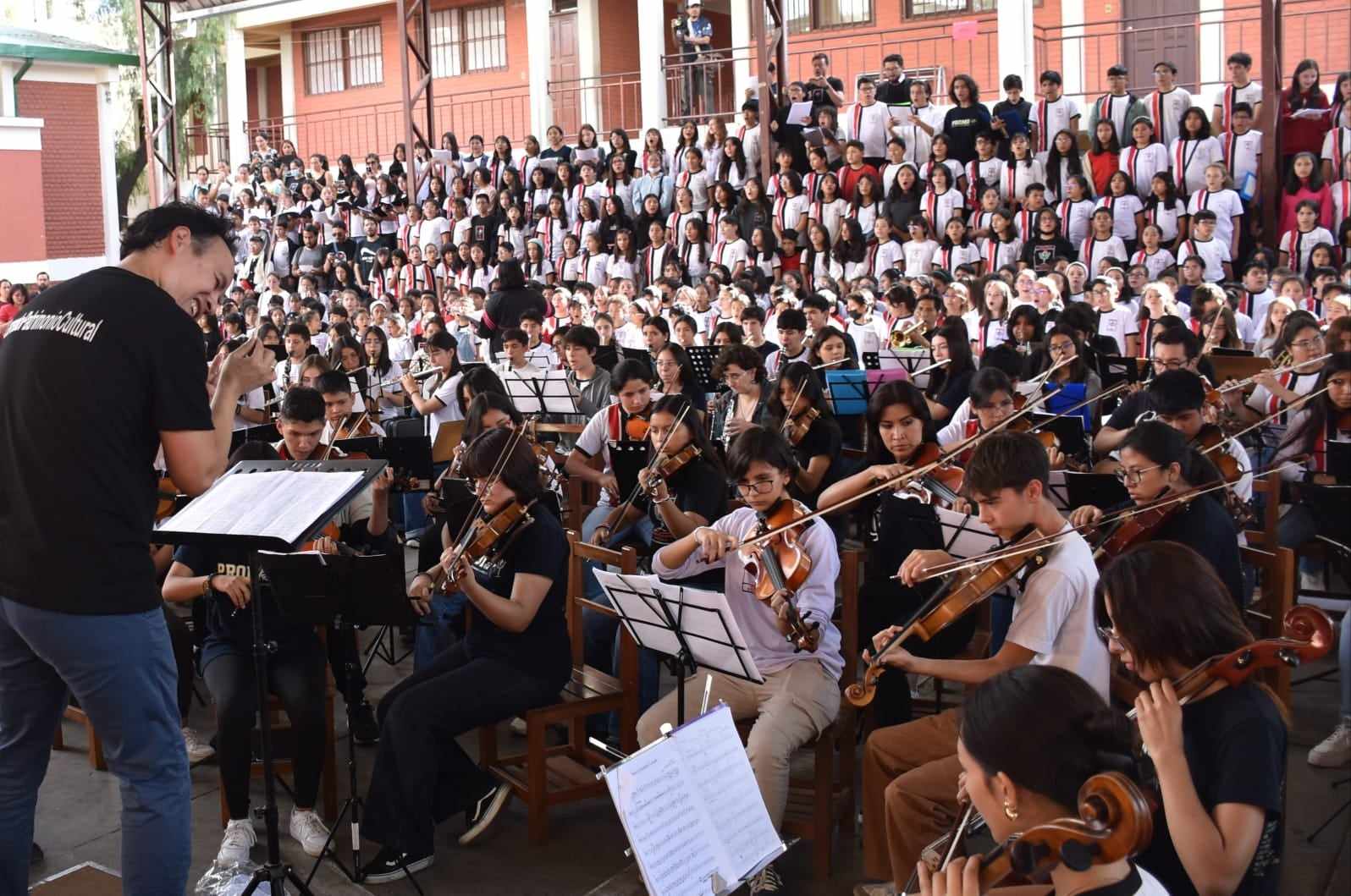 Laredo estudiantes tocan