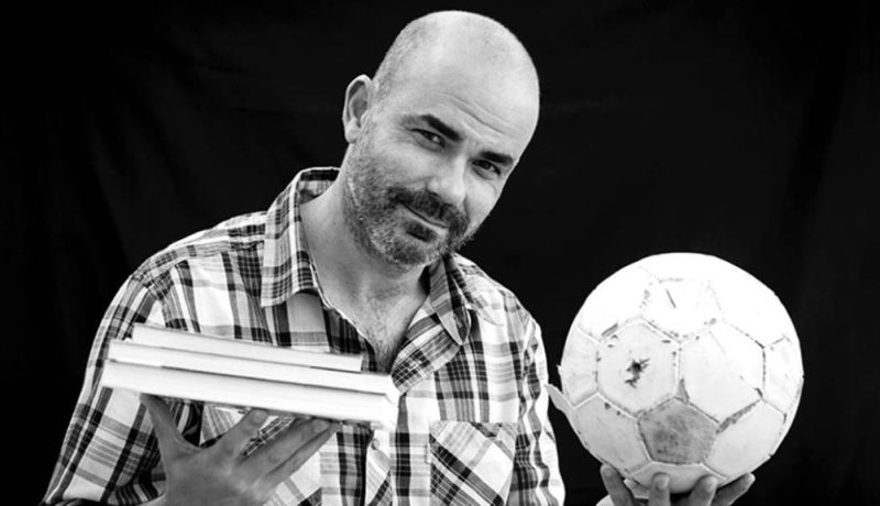 Sacheri pelota y libros