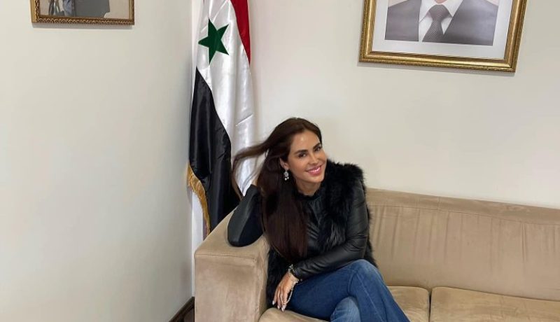 Carla Ortiz en Consulado de Siria